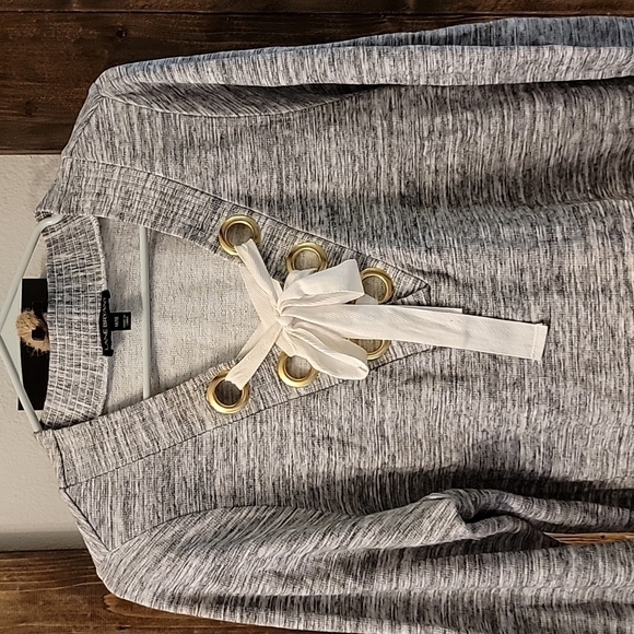 Lace up top - Picture 3 of 4